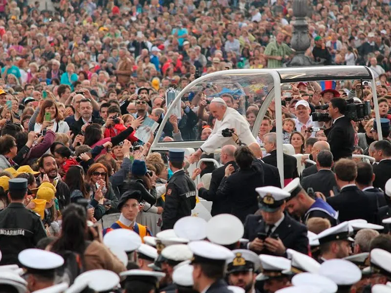 [VIDEO] ¡Tú también eres único!: La sorpresiva respuesta del Papa Francisco a un fiel en San Pedro