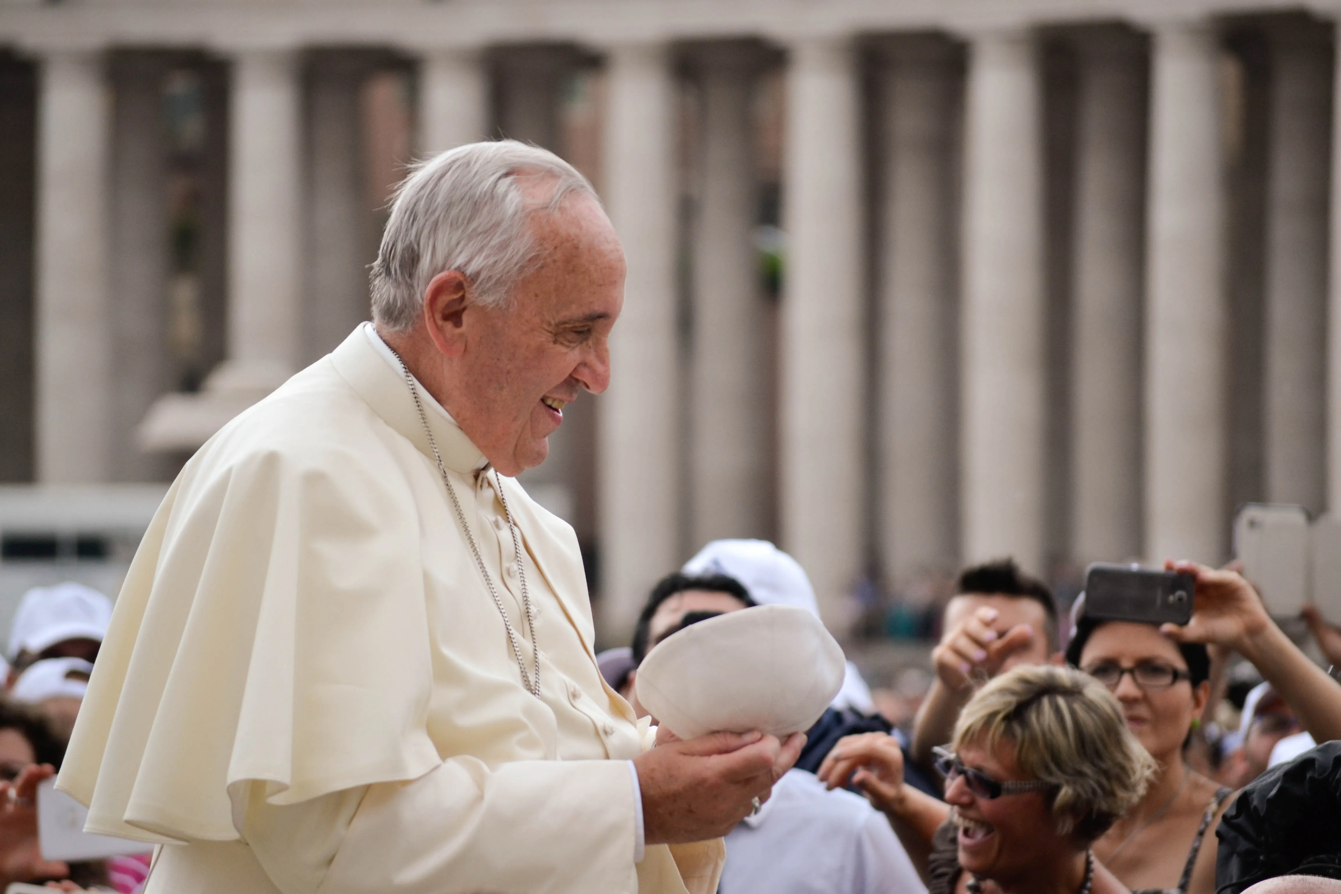 No caigan en la tentación de decir “creo en Dios” pero no en la Iglesia, exhorta el Papa Francisco