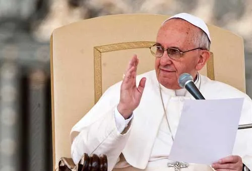 La Iglesia debe tener coraje y no debe ser de tibios, dice el Papa
