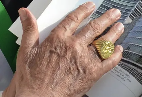 El anillo de Benedicto XVI (foto ACI Prensa)