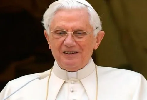 Mons. Ganswein desmiente que "experiencia mística" causara renuncia de Benedicto XVI