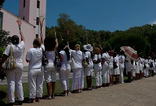 Damas de Blanco en ceremonia de 2012. Foto: Hvd69 / Wikimedia Commons (CC BY-SA 3.0)