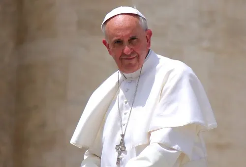Escucha de la Palabra de Dios y servicio al prójimo no se oponen, dice el Papa