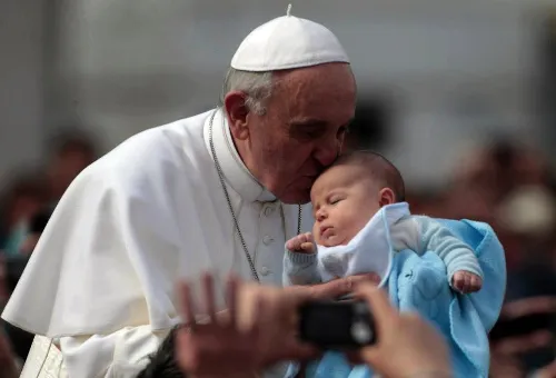 Mostremos la alegría de ser hijos de Dios, exhorta el Papa