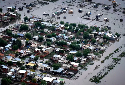 Papa pide solidaridad con víctimas de inundaciones en Argentina