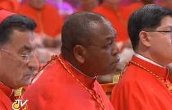 El Papa a nuevos cardenales: Amar la Iglesia y entregar la vida a Cristo El Papa a nuevos cardenales: Amar la Iglesia y entregar la vida a Cristo