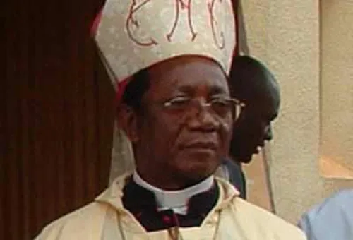 Papa Francisco acepta renuncia de obispo de Camerún, acusado de enriquecimiento