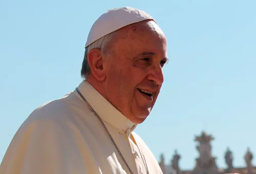 El Papa: Una Iglesia encerrada en sí misma traiciona su identidad