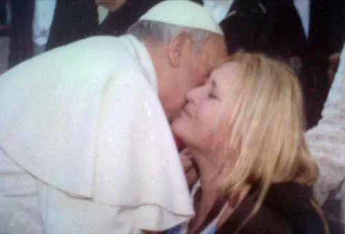 Mujer afirma que bendición del Papa inició su recuperación del cáncer de mama