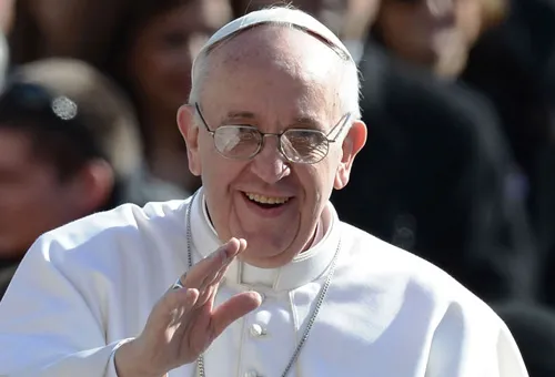 El Papa Francisco invita a 200 mendigos a cenar en el Vaticano
