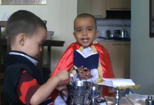 VIDEO: Niño colombiano de solo tres años "celebra" Misa y conmueve al mundo