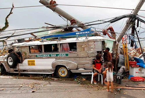 Escombros tras paso de tifón Haiyan. Foto: Mans Unides (CC BY-NC-ND 2.0)