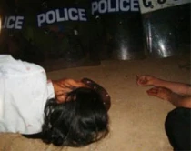 Una mujer vietnamita golpeada por la policu00eda de Hanoi en el ataque (Foto: Dcctvn.net)