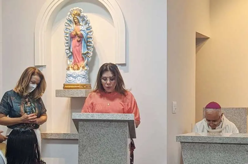 Janeth Vaz en la inauguración de la capilla Nuestra Señora de Guadalupe y Sagrado Corazón, en Santana do Araguaia (Pará) / Rede Marajó.