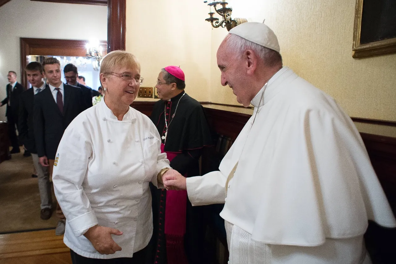 Lidia Bastianich con el Papa Francisco en Estados Unidos / Foto: Vatican Media