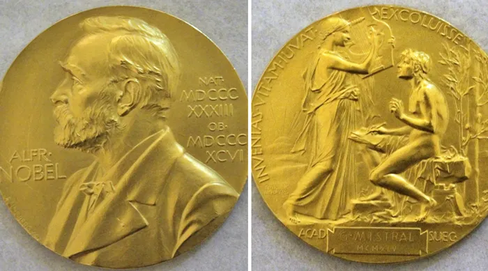Medalla Premio Nobel de Literatura Gabriela Mistral / Foto: Museo de Arte Colonial San Francisco