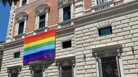 Embajada de Estados Unidos en el Vaticano exhibe bandera del “orgullo” gay en junio
