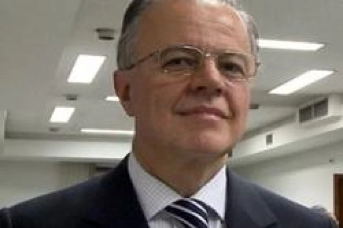 Autoridad vaticana elogia revista Humanitas de la Pontificia Universidad Católica de Chile