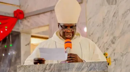 Arzobispo reza en funeral por la conversión de los asesinos de sacerdote