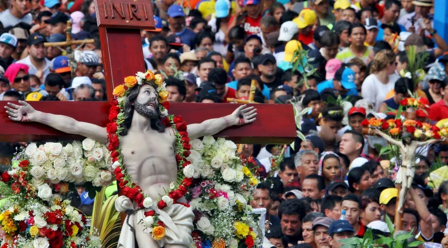 Procesión del Cristo del Consuelo en Guayaquil, Ecuador. Crédito: César Muñoz-Agencia ANDES- Flickr / Wikimedia Commons (CC BY-SA 2.0)
