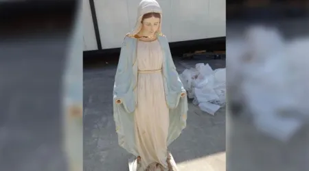 La historia de la Virgen "sin manos" que acompaña al Papa en Irak 