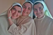 3 hermanas de sangre son llamadas a ser monjas en la misma congregación