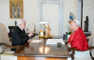 El Papa León XIV recibió este jueves en audiencia en el Palacio Apostólico Vaticano al presidente del Estado de Palestina, Mahmoud Abbas Crédito: Vatican Media