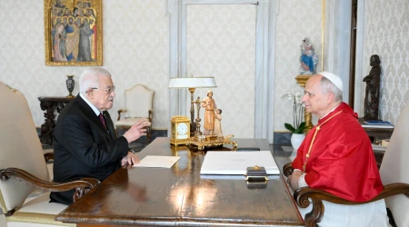 El Papa León XIV recibió este jueves en audiencia en el Palacio Apostólico Vaticano al presidente del Estado de Palestina, Mahmoud Abbas