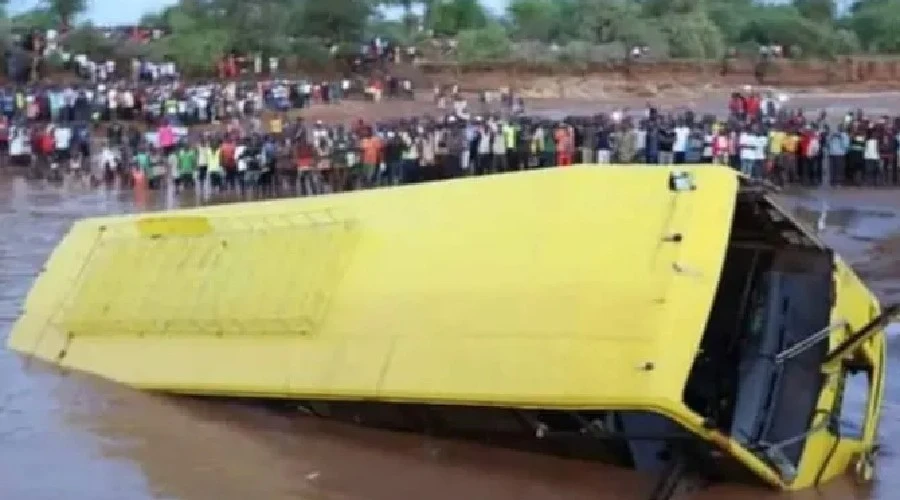 Bus hundido en el río Enziu, en Kenia. Crédito: Cortesía.?w=200&h=150