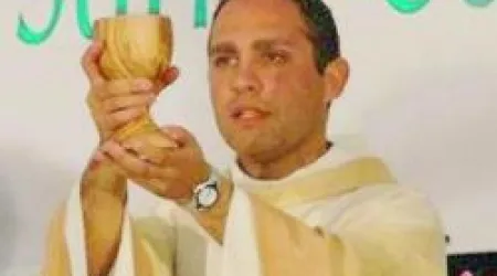 Por amor joven italiano dejs las drogas para convertirse en sacerdote