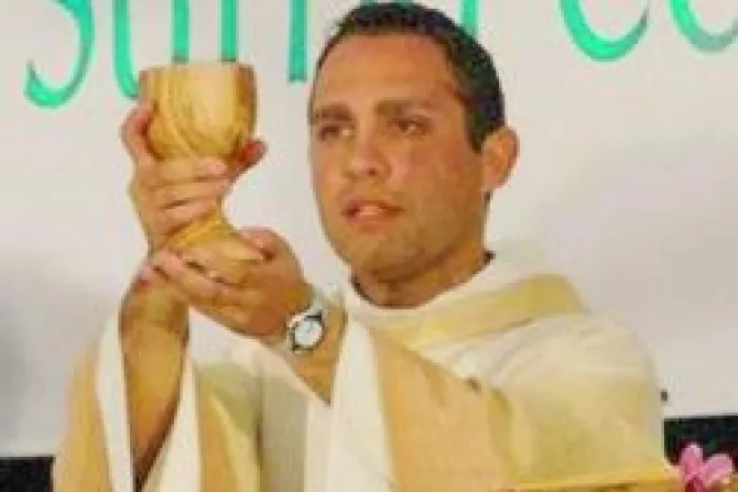 Por amor joven italiano dejs las drogas para convertirse en sacerdote