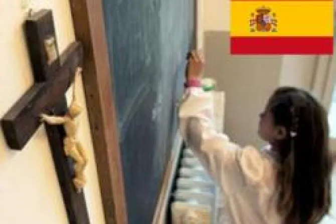 Obispos españoles animan a padres matricular a hijos en curso de religión 