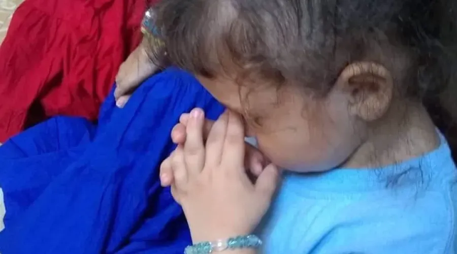 Niña de la infancia misionera de Cuba rezando. Crédito: Facebook - Infancia y Adolescencia Misionera de Cuba.