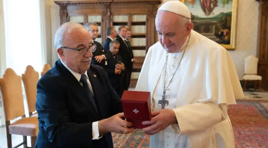 El Papa Francisco se reunió con Fra’ Marco Luzzago el 25 de junio de 2021. Crédito: Vatican Media.