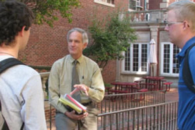 Reinstalan a catedrático despedido por enseñar verdad sobre actos homosexuales