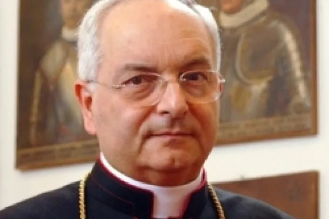 Los santos son la más eficaz catequesis viviente, dice Cardenal Piacenza