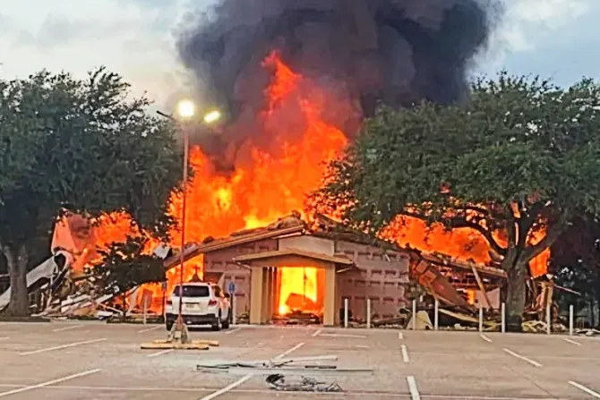 Incendio destruye histórica iglesia católica en Texas