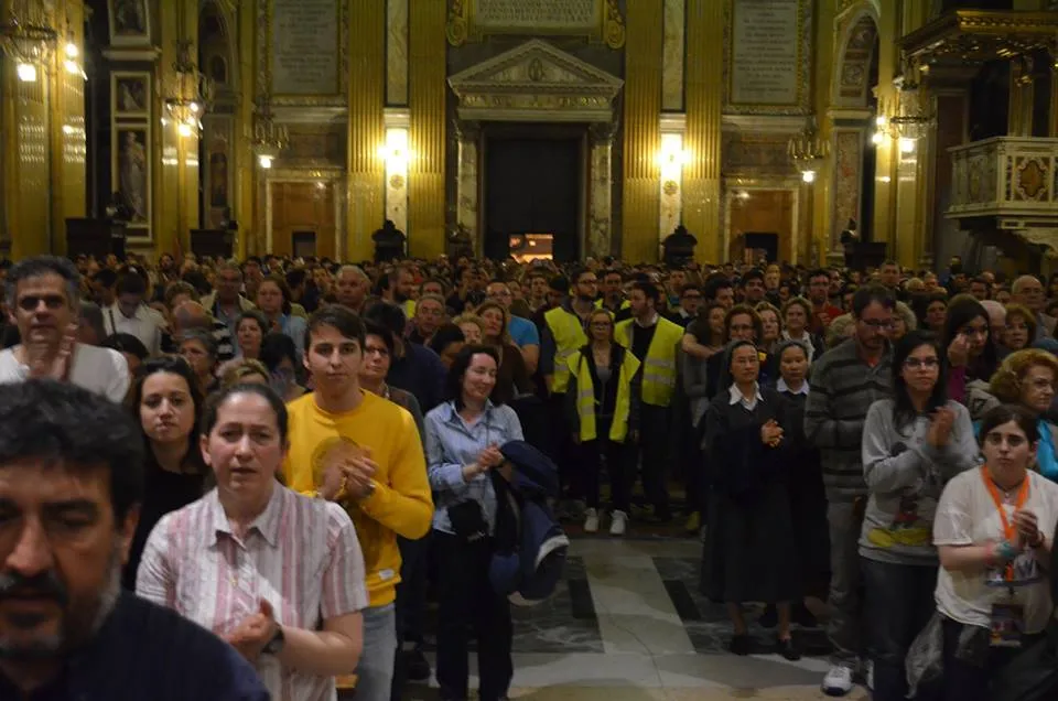 Roma: Gran participación de latinos y españoles en vigilia de oración para canonizaciones