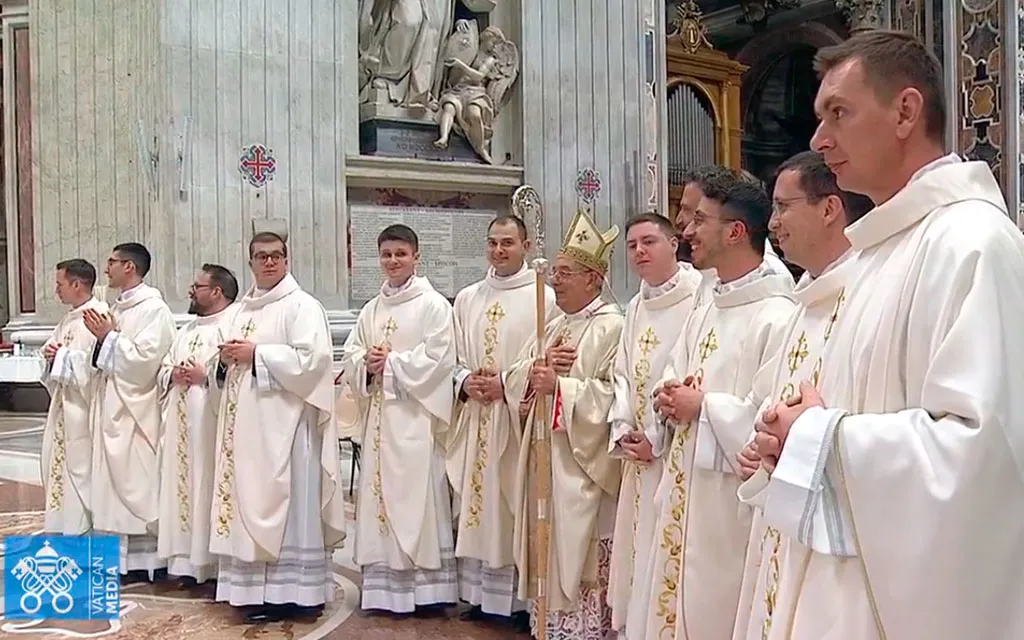 Cardenal ordena 11 nuevos sacerdotes, entre ellos 2 de Latinoamérica, para la Diócesis de Roma.?w=200&h=150
