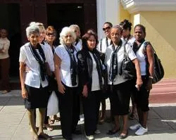 Mujeres del Comité de Madres Leonor Pérez (foto: http://fotoscubahoy.blogspot.com)