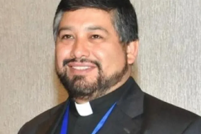 Prensa católica debe ser voz defensora de la vida, dice sacerdote mexicano