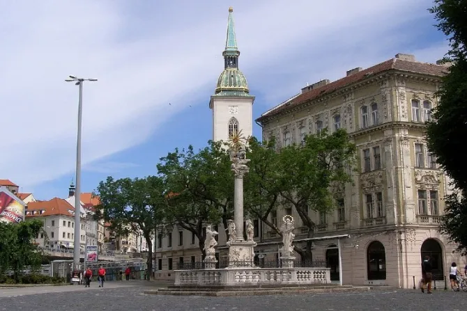El Papa en Eslovaquia: Conoce la plaza con una escultura a la Santísima Trinidad
