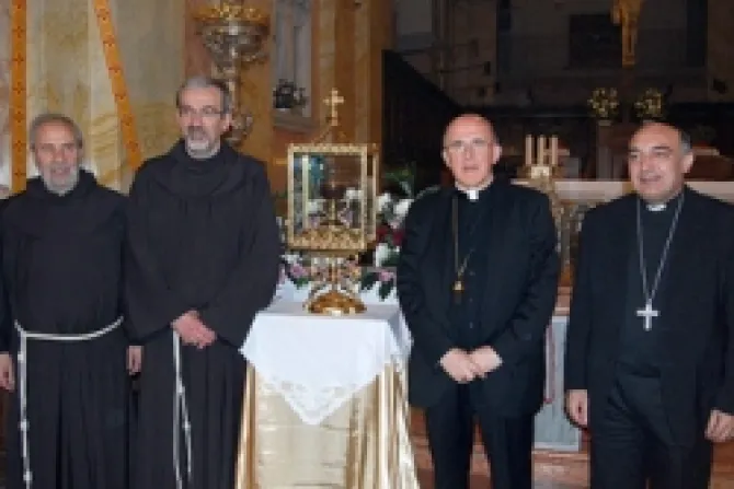 Arzobispo de Valencia lleva a Jerusalén réplica del cáliz de la Ultima Cena