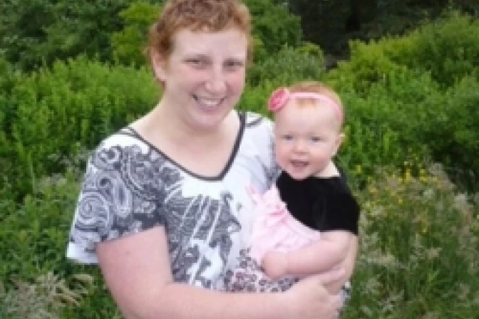 Candidata a "Mamá del Año" rechaza aborto, vence al cáncer y da a luz a su séptimo hijo