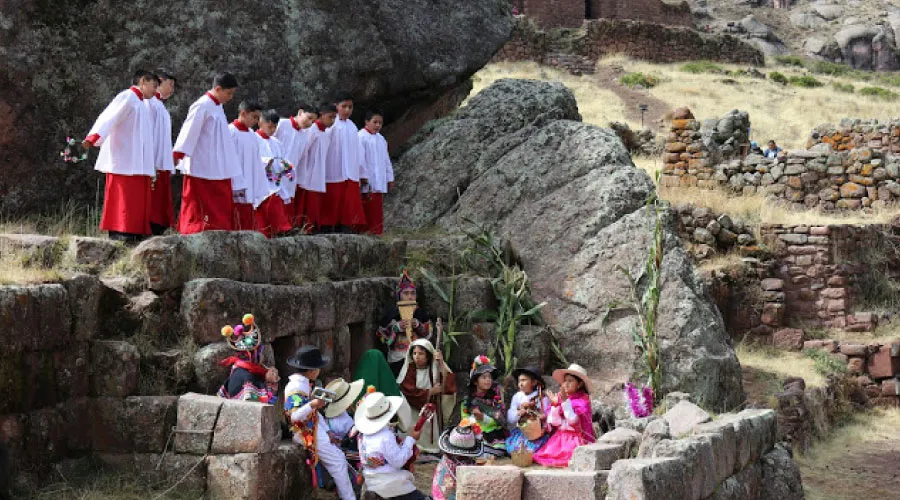 Coro Internacional de Niños Acólitos, Huancavelica, Perú. Crédito: P. Carlos López. ?w=200&h=150