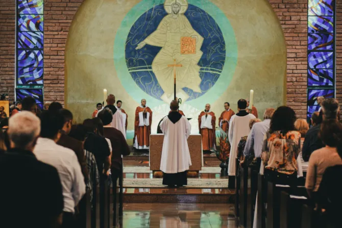Arquidiócesis en Estados Unidos levanta dispensa de asistencia a Misa dominical