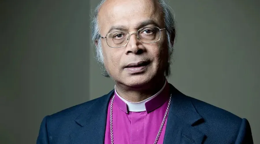 Obispo deja la iglesia anglicana para hacerse sacerdote católico