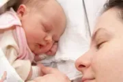 Sacerdote pide más apoyo a madres y bebés por nacer