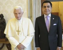 Papa Benedicto XVI y Nassir Abdulaziz Al-Nasser (foto: L'Osservatore Romano).?w=200&h=150