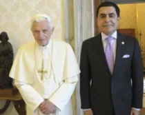 Papa Benedicto XVI y Nassir Abdulaziz Al-Nasser (foto: L'Osservatore Romano).